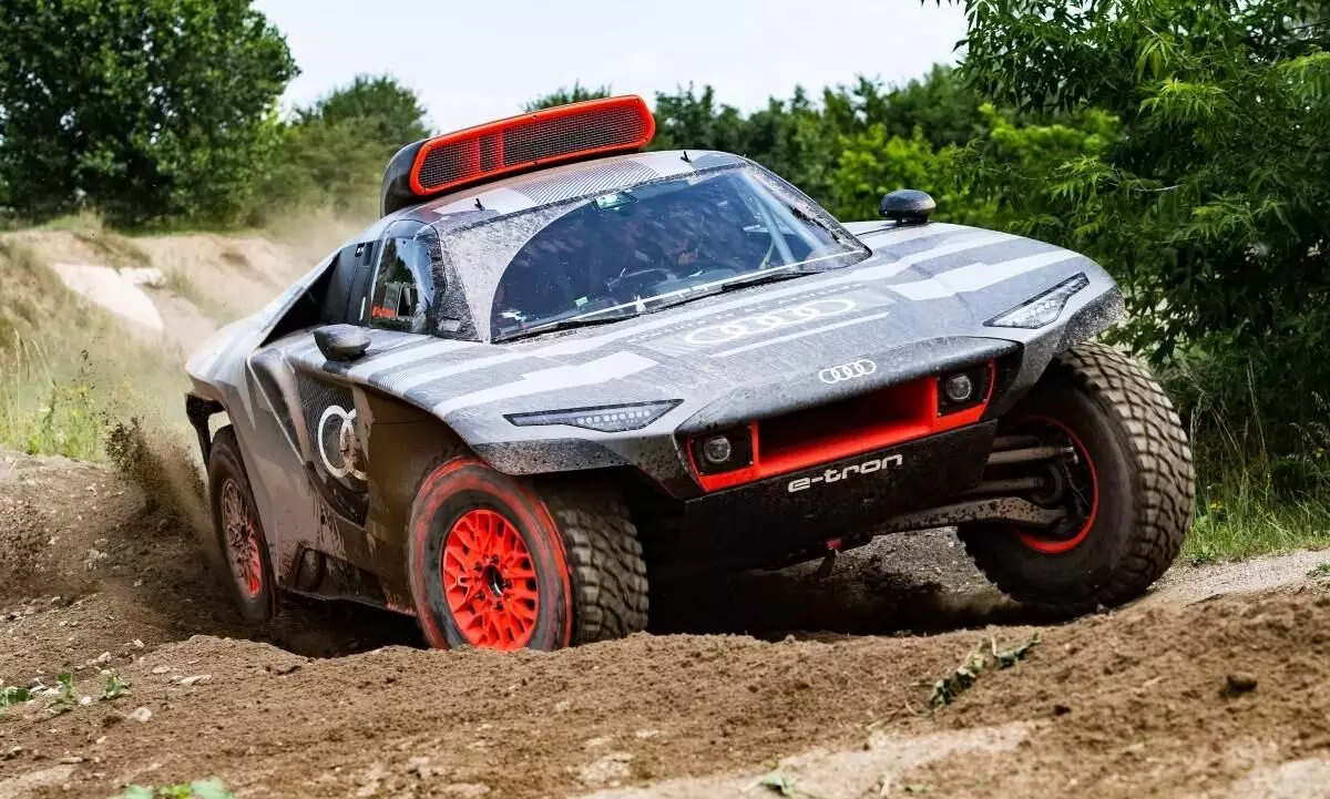 Audi reveals RS Q e-tron electrified racer for Dakar 2022