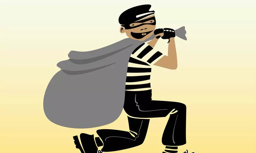 ക്ഷേത്രത്തിലെ കാണിക്ക വഞ്ചികൾ കവർന്നു