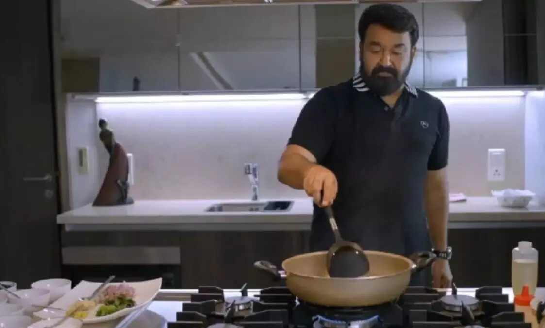 Mohanlal Cooks His Special Chicken Recipe for Fans; Wife Suchitra