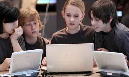 കുട്ടികളുടെ കമ്പ്യൂട്ടർ ഉപയോഗം കുറക്കണം കുട്ടികളുടെ കമ്പ്യൂട്ടർ ഉപയോഗം കുറക്കണം
