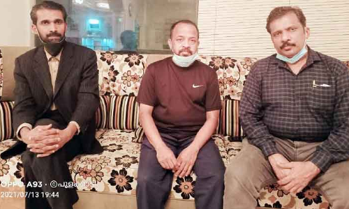 നി​യ​മ​ക്കു​രു​ക്ക്, വൃ​ക്ക​രോ​ഗം: ദു​രി​ത​ത്തി​ലാ​യ മ​ല​യാ​ളി​യെ നാ​ട്ടി​ല​യ​ച്ചു