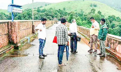 മുല്ലപ്പെരിയാർ അണക്കെട്ടിൽ ഭൂകമ്പമാപിനി സ്ഥാപിക്കാൻ കേന്ദ്രസംഘത്തിെൻറ പരിശോധന മുല്ലപ്പെരിയാർ അണക്കെട്ടിൽ ഭൂകമ്പമാപിനി സ്ഥാപിക്കാൻ കേന്ദ്രസംഘത്തിെൻറ പരിശോധന