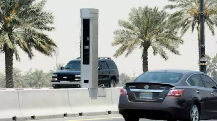 ഷാർജയിൽ ട്രാഫിക് നിയമലംഘനം പിടികൂടാൻ റഡാർ ഷാർജയിൽ ട്രാഫിക് നിയമലംഘനം പിടികൂടാൻ റഡാർ