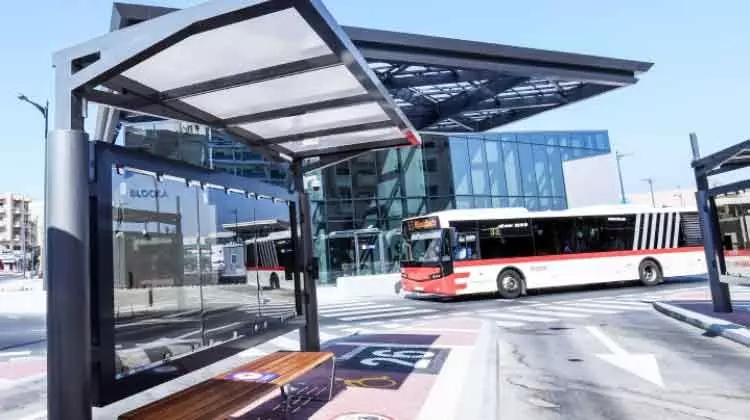 ബസ് കാത്തിരിപ്പ് സമയം കുറക്കാൻ രണ്ടു പദ്ധതികൾ ബസ് കാത്തിരിപ്പ് സമയം കുറക്കാൻ രണ്ടു പദ്ധതികൾ