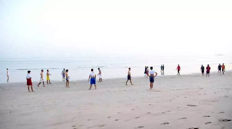 സമ്പൂർണ ലോക്ഡൗൺ: ചുരുക്കം നിയമലംഘനങ്ങൾ റിപ്പോർട്ട് ചെയ്തു സമ്പൂർണ ലോക്ഡൗൺ: ചുരുക്കം നിയമലംഘനങ്ങൾ റിപ്പോർട്ട് ചെയ്തു