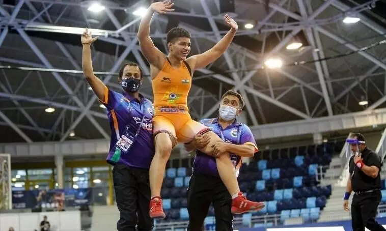 പ്രിയ മാലിക്കിന്റെ ദിവസങ്ങൾക്ക് മുമ്പുള്ള നേട്ടം ആഘോഷമാക്കി സമൂഹമാധ്യമങ്ങൾ; ഒളിമ്പിക്സിലെന്ന് തെറ്റിദ്ധരിച്ച് പ്രമുഖർ പ്രിയ മാലിക്കിന്റെ ദിവസങ്ങൾക്ക് മുമ്പുള്ള നേട്ടം ആഘോഷമാക്കി സമൂഹമാധ്യമങ്ങൾ; ഒളിമ്പിക്സിലെന്ന് തെറ്റിദ്ധരിച്ച് പ്രമുഖർ