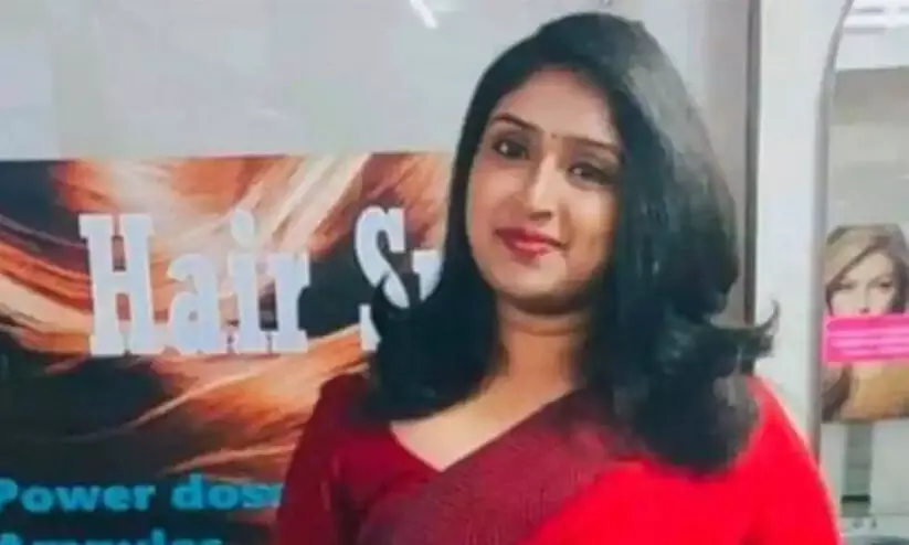 വ്യാജ അഭിഭാഷകയുടെ വീട്ടിൽ പരിശോധന; രേഖകൾ പിടിച്ചെടുത്തു വ്യാജ അഭിഭാഷകയുടെ വീട്ടിൽ പരിശോധന; രേഖകൾ പിടിച്ചെടുത്തു