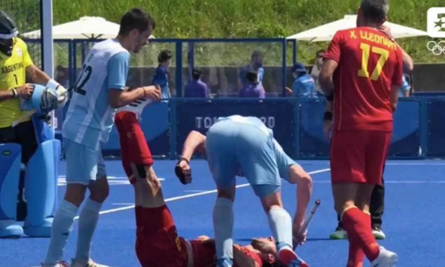 മത്സരത്തിനിടെ അർജന്‍റീന താരം എതിരാളിയുടെ തലക്ക്​ ഹോക്കി സ്റ്റിക്ക്​ കൊണ്ട്​ ഇടിച്ചു