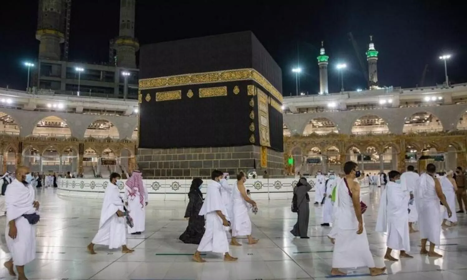 ഉംറ തീർഥാടനം പുനരാരംഭിച്ചപ്പോൾ കഅബ പ്രദക്ഷിണം ചെയ്യുന്ന തീർത്ഥാടകർ.