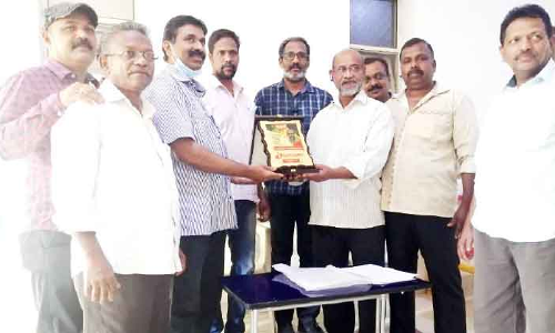 സു​രേ​ഷ് ബാ​ബു​വി​ന് കേ​ളി​യു​ടെ യാ​ത്ര​യ​യ​പ്പ്