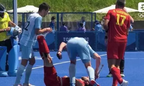 മത്സരത്തിനിടെ അർജന്‍റീന താരം എതിരാളിയുടെ തലക്ക്​ ഹോക്കി സ്റ്റിക്ക്​ കൊണ്ട്​ ഇടിച്ചു