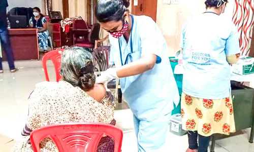 വാക്​സിനേഷൻ ജില്ലക്ക്​ താങ്ങായി ഡോക്​ടേഴ്​സ്​ ഫോർ യു സംഘം