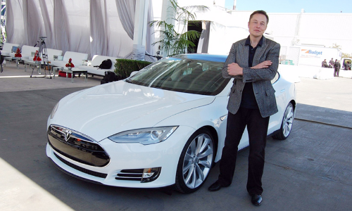 ഇന്ത്യയിലെ ഇറക്കുമതി തീരുവ താങ്ങാനാവാത്തത്​; ടെസ്​ല കാർ ലോഞ്ച്​ ചെയ്യാൻ പറഞ്ഞയാളോട്​ ഇലോൺ മസ്​ക്​