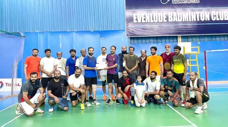 അധ്യാപകൻ ഷിയാസിന് ഇ.ബി.സിയുടെ യാത്രയയപ്പ് അധ്യാപകൻ ഷിയാസിന് ഇ.ബി.സിയുടെ യാത്രയയപ്പ്