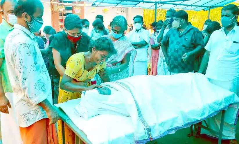 ഇനി ആരുടെ മുൻപിൽ കൈനീട്ടും, ഹരികൃഷ്ണയെ രതീഷ് മർദിക്കുമായിരുന്നു –പിതാവ് ഇനി ആരുടെ മുൻപിൽ കൈനീട്ടും, ഹരികൃഷ്ണയെ രതീഷ് മർദിക്കുമായിരുന്നു –പിതാവ്