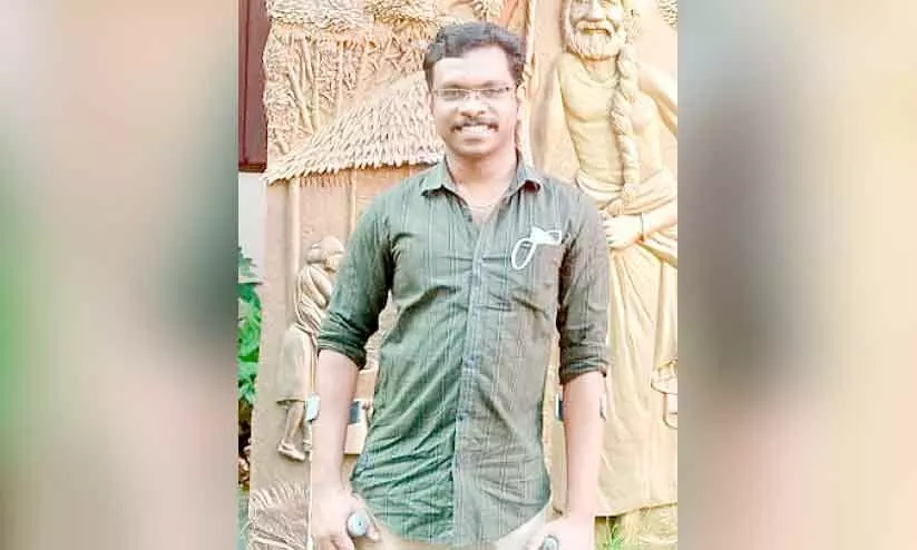 പരിമിതികളെ അതിജീവിച്ച്​ റി​ജോ ഇന്ന്​ പരീക്ഷ ഹാളിലേക്ക്