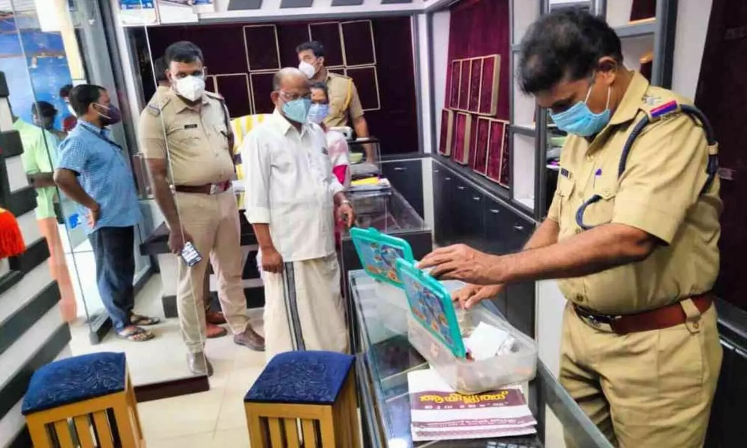 ഹോൾമാർക്ക് മുദ്ര ചെയ്തുനൽകാമെന്ന് പറഞ്ഞ് സ്വർണം വാങ്ങി തട്ടിപ്പ്; ജ്വല്ലറി ഉടമ കീഴടങ്ങി