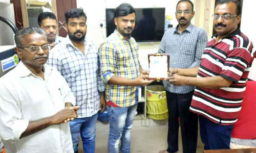 നൗ​ഫ​ലി​ന് കേ​ളി യാ​ത്ര​യ​യ​പ്പ് ന​ൽ​കി