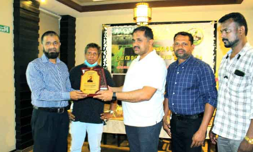 യൂ​സ​ഫ് തോ​ട്ട​ശ്ശേ​രി​ക്ക് യാ​ത്ര​യ​യ​പ്പ് ന​ൽ​കി