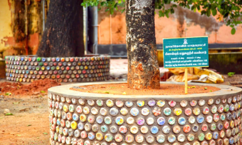 ഉപയോഗശൂന്യമായ പ്ലാസ്‌റ്റിക്​ ഉപയോഗിച്ച്​ അലങ്കാര വൃക്ഷ പീഠം