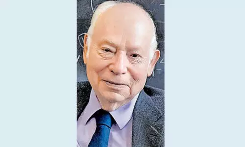 യു.​എ​സ്​ ശാ​സ്​​ത്ര പ്ര​തി​ഭ സ്​​റ്റീ​വ​ൻ വൈ​ൻ​ബ​ർ​ഗ് അ​ന്ത​രി​ച്ചു