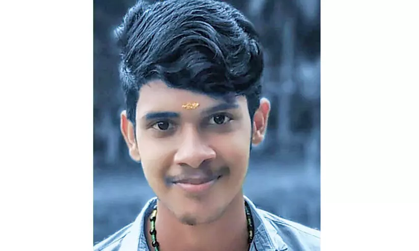 കി​ണ​റ്റി​ൽ വീ​ണ സ്ത്രീ​യെ സാ​ഹ​സി​ക​മാ​യി ര​ക്ഷ​പ്പെ​ടു​ത്തി വി​ദ്യാ​ർ​ഥി