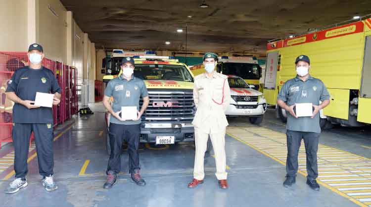 പെരുന്നാളവധിക്ക് സേവനം: ദുബൈ പൊലീസ് ആദരിച്ചു പെരുന്നാളവധിക്ക് സേവനം: ദുബൈ പൊലീസ് ആദരിച്ചു