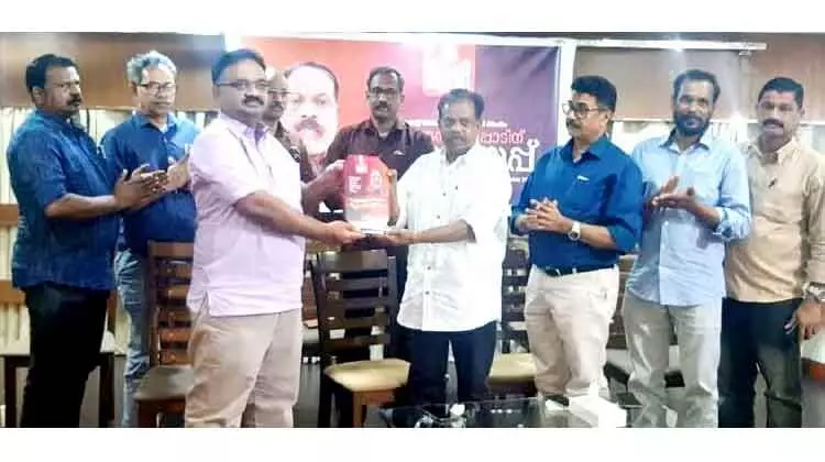 സാ​മൂ​ഹി​ക പ്ര​വ​ർ​ത്ത​ക​ൻ ദ​യാ​ന​ന്ദ​ന്‍ ഹ​രി​പ്പാ​ട് നാ​ട്ടി​ലേ​ക്ക് മ​ട​ങ്ങു​ന്നു