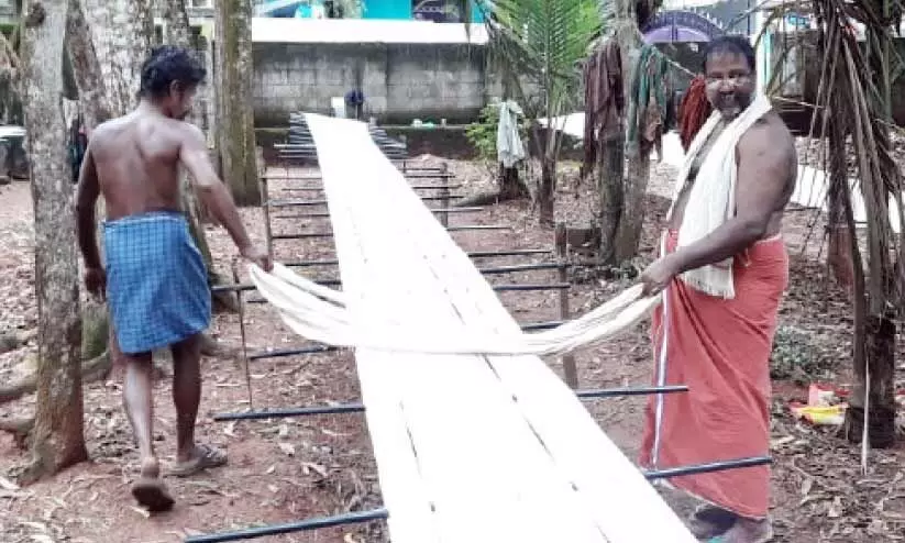 കോവിഡ് കാല ഓണത്തെ വരവേൽക്കാനൊരുങ്ങി ബാലരാമപുരത്തെ പാക്കളങ്ങൾ കോവിഡ് കാല ഓണത്തെ വരവേൽക്കാനൊരുങ്ങി ബാലരാമപുരത്തെ പാക്കളങ്ങൾ