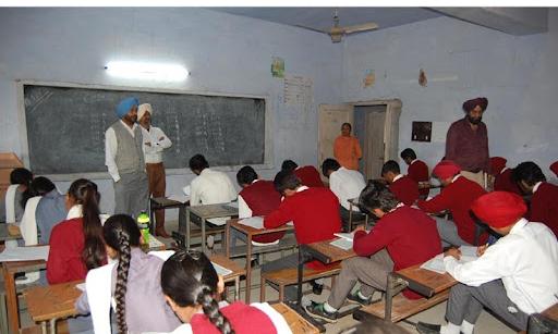 പഞ്ചാബിൽ കോവിഡ് നിയന്ത്രണങ്ങളോടെ സ്കൂളുകൾ തുറന്നു പഞ്ചാബിൽ കോവിഡ് നിയന്ത്രണങ്ങളോടെ സ്കൂളുകൾ തുറന്നു