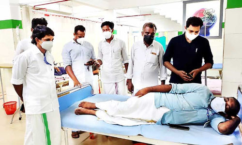 കോവിഡ് ഫലം രേഖപ്പെടുത്തലിൽ തർക്കം; പ​ഞ്ചാ​യ​ത്ത്​   അം​ഗ​വും ഹെ​ൽ​ത്ത്​ ഇ​ൻ​സ്​​പെ​ക്​​ട​റും ത​മ്മി​ൽ​ കൈ​യാ​ങ്ക​ളി​