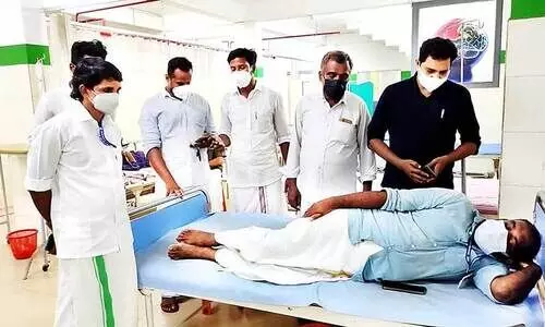 കോവിഡ് ഫലം രേഖപ്പെടുത്തലിൽ തർക്കം; പ​ഞ്ചാ​യ​ത്ത്​   അം​ഗ​വും ഹെ​ൽ​ത്ത്​ ഇ​ൻ​സ്​​പെ​ക്​​ട​റും ത​മ്മി​ൽ​ കൈ​യാ​ങ്ക​ളി​