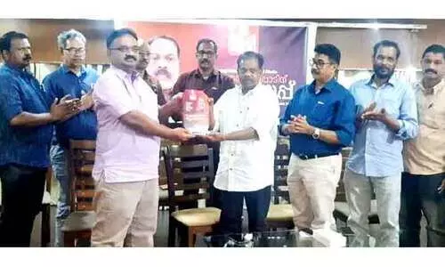 സാ​മൂ​ഹി​ക പ്ര​വ​ർ​ത്ത​ക​ൻ ദ​യാ​ന​ന്ദ​ന്‍ ഹ​രി​പ്പാ​ട് നാ​ട്ടി​ലേ​ക്ക് മ​ട​ങ്ങു​ന്നു