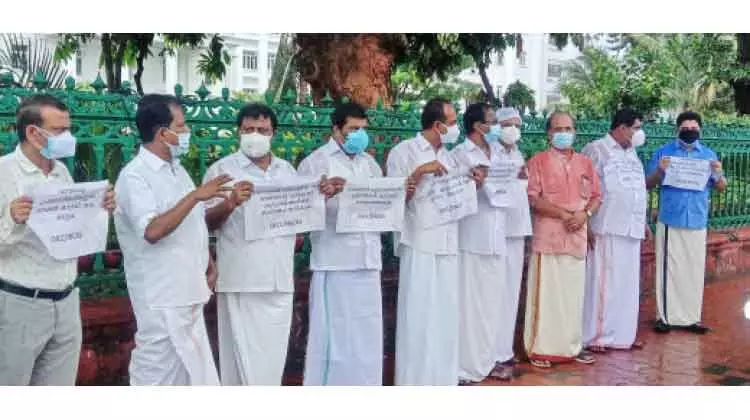 ഒ.െഎ.സി.സി–ഇൻകാസ് ജി.സി.സി ഭാരവാഹികൾക്കെതിരെ കേസെടുത്തതിൽ പ്രതിേഷധം ഒ.െഎ.സി.സി–ഇൻകാസ് ജി.സി.സി ഭാരവാഹികൾക്കെതിരെ കേസെടുത്തതിൽ പ്രതിേഷധം