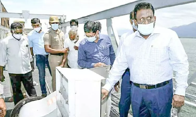 മുല്ലപ്പെരിയാറിൽ ജലനിരപ്പ് ഉയരുന്നു; വൈഗ ഡാം തുറന്നു മുല്ലപ്പെരിയാറിൽ ജലനിരപ്പ് ഉയരുന്നു; വൈഗ ഡാം തുറന്നു