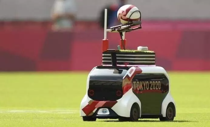 Toyota’s tiny electric car employed as ball boy at Tokyo