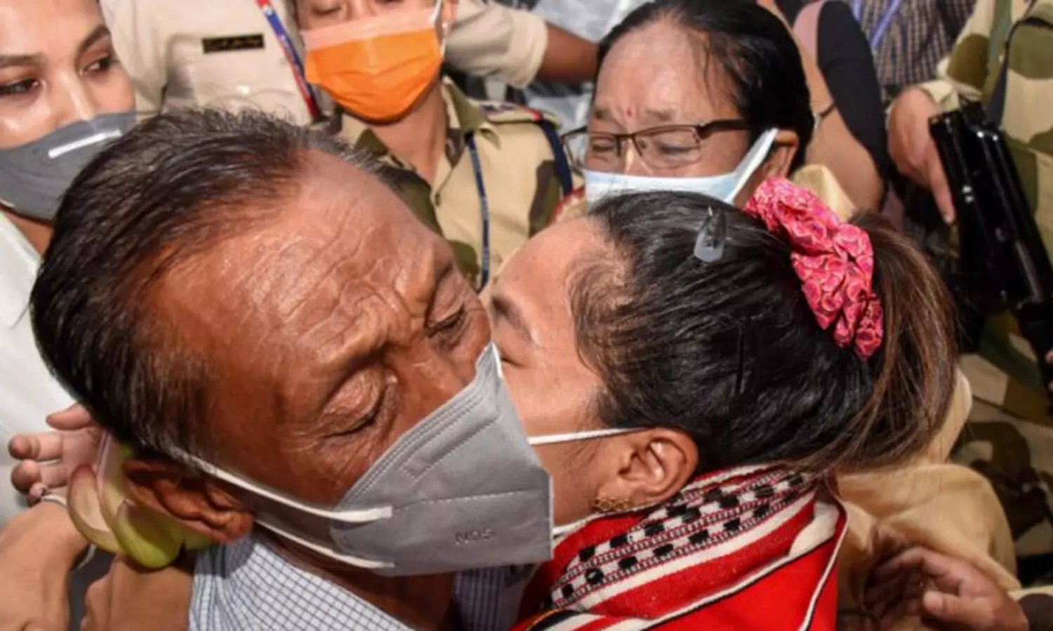 Mirabai Chanu with her parents