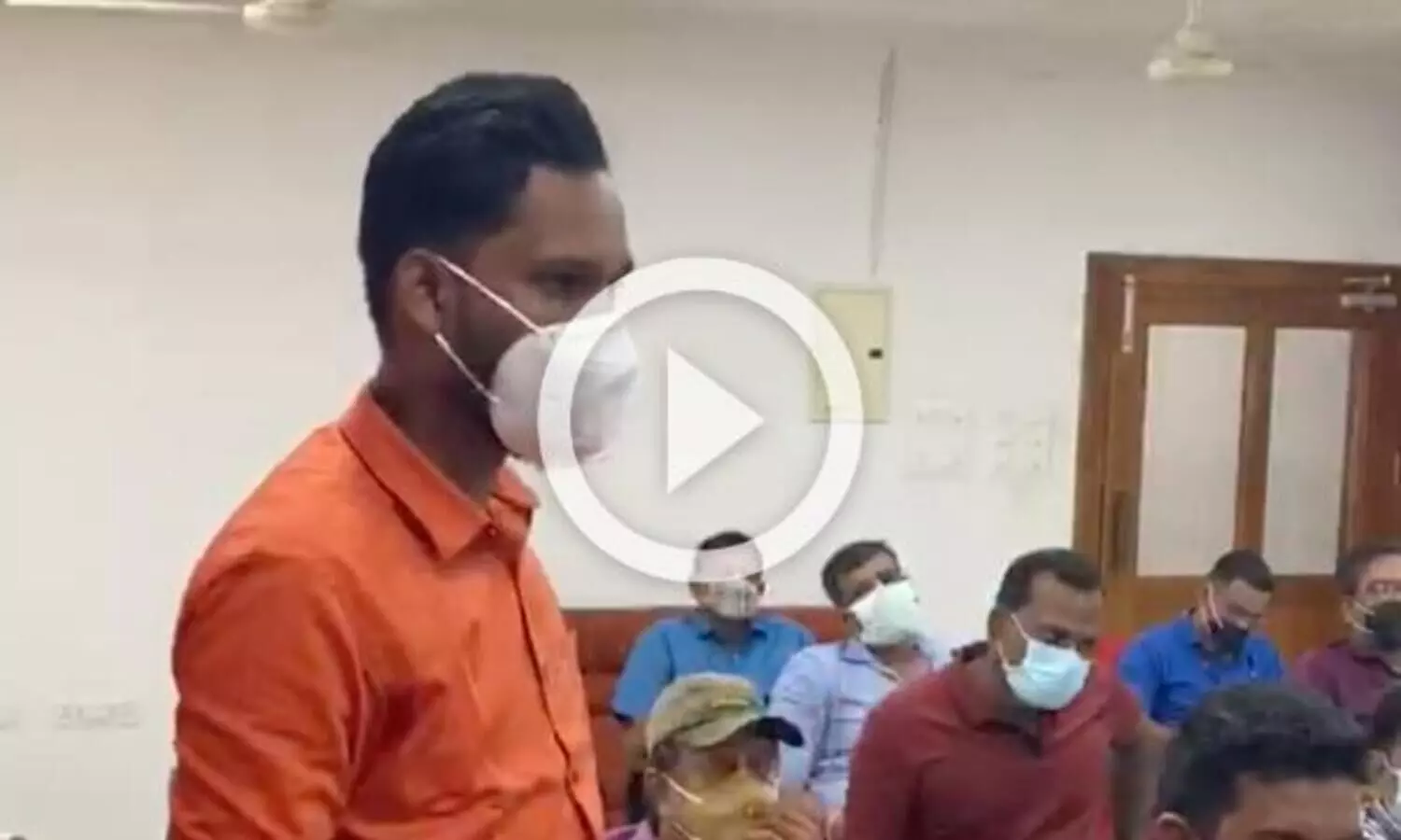 ലോക്ഡൗൺ നിർണ്ണയത്തിലെ അശാസ്ത്രീയത ചോദ്യം ചെയ്യുന്ന യുവാവിന്റെ വിഡിയോ വൈറലാകുന്നു