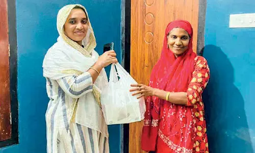 ബ്രോ​സ്​​റ്റ്, അ​ൽ​ഫഹം.......കോ​വി​ഡ് പ​രി​ശോ​ധ​ന​ക്കെ​ത്തി​യ​വ​ർ​ക്ക് സ​മ്മാ​ന​ങ്ങ​ളു​മാ​യി പ​ഞ്ചാ​യ​ത്ത് അം​ഗം