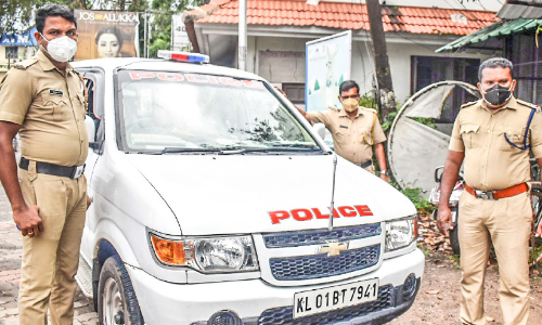 പ്രസവ മുറിയായി കൺട്രോൾ റൂം വാഹനം; തുണയായി പൊലീസ്