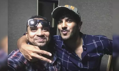 സംവിധാനം സൗബിൻ, നായകൻ ദുൽഖർ; ഓതിരം കടകം ഫസ്റ്റ്​ലുക്ക്​ പുറത്ത്​