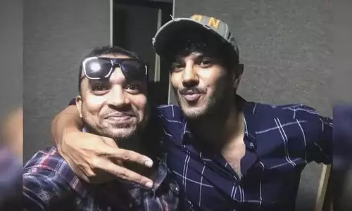 സംവിധാനം സൗബിൻ, നായകൻ ദുൽഖർ; ഓതിരം കടകം ഫസ്റ്റ്​ലുക്ക്​ പുറത്ത്​