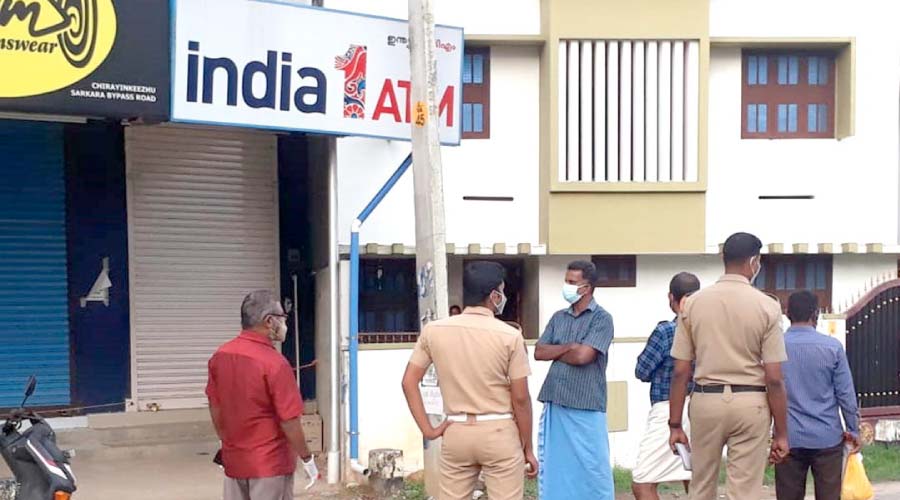 പട്ടാപ്പകൽ എ.ടി.എം തകർത്ത് മോഷണശ്രമം, പ്രതികൾ പിടിയിൽ പട്ടാപ്പകൽ എ.ടി.എം തകർത്ത് മോഷണശ്രമം, പ്രതികൾ പിടിയിൽ