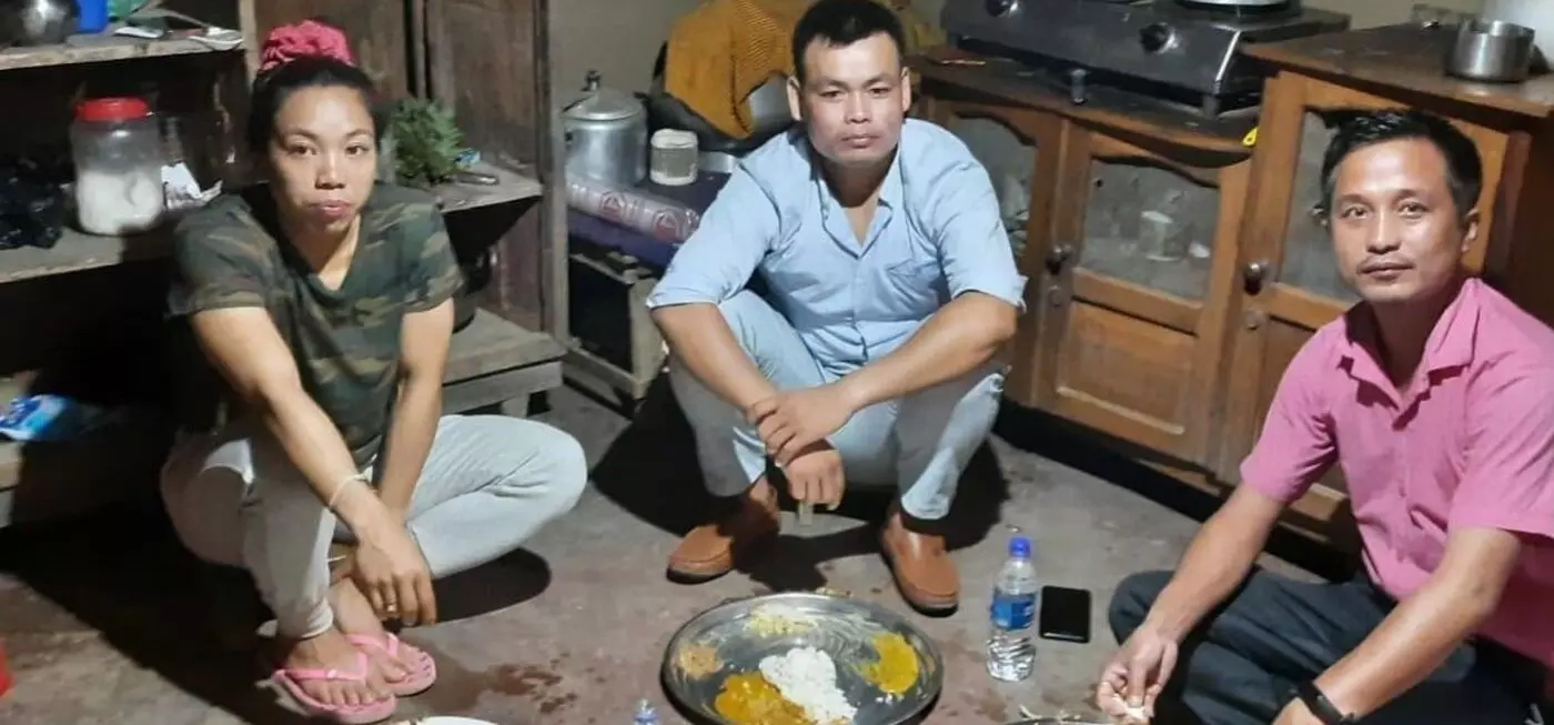 മീരബായ് ചാനുവിന്റെ മെഡൽനേട്ടം: ദാരിദ്യം ഒഴിവുകഴിവല്ലെന്ന് ട്വീറ്റ്; വിവാദമായപ്പോൾ കമ്യൂണിസ്റ്റ്കാർക്ക് പഴി മീരബായ് ചാനുവിന്റെ മെഡൽനേട്ടം: ദാരിദ്യം ഒഴിവുകഴിവല്ലെന്ന് ട്വീറ്റ്; വിവാദമായപ്പോൾ കമ്യൂണിസ്റ്റ്കാർക്ക് പഴി