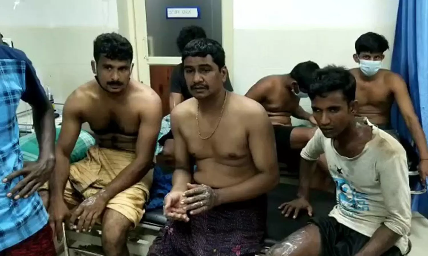 ഓയിൽ ടാങ്ക് പൊട്ടിത്തെറിച്ച് ഫയർ ഫോഴ്സ് അംഗങ്ങൾക്കും നാട്ടുകാർക്കും പൊള്ളലേറ്റു