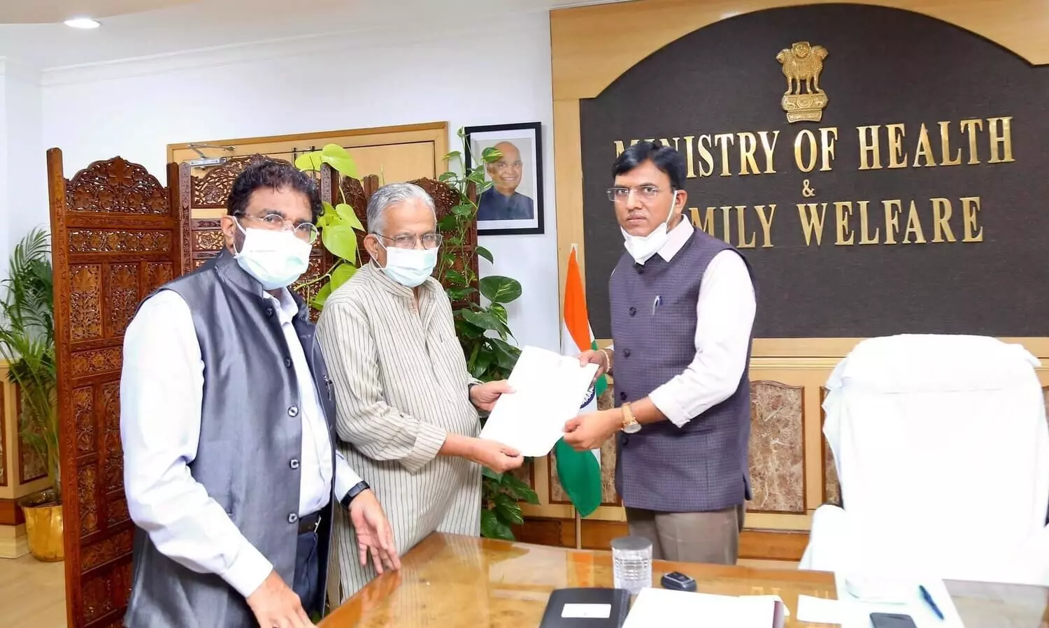 പ്ര​വാ​സി​ വാക്​സിൻ: മുസ്​ലിം ലീഗ്​ എം.പിമാർ കേന്ദ്ര ആരോഗ്യ മന്ത്രിയെ കണ്ടു