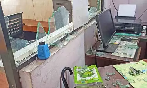 നടുവണ്ണൂർ പഞ്ചായത്ത് ഓഫിസ് ആക്രമിച്ചു; യുവാവ് പിടിയിൽ