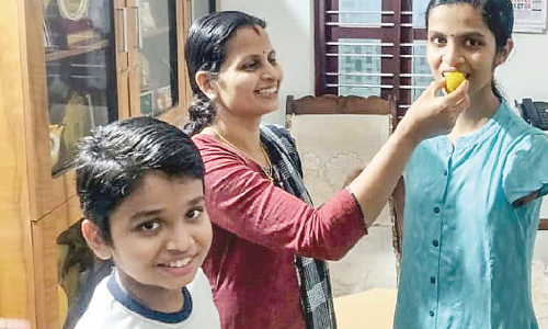 കാലുകൾ കൊണ്ട് വീണ്ടും ചരിത്രമെഴുതി ദേവിക