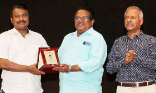 ഡി. ​സ​ലീ​മി​ന് യാ​ത്ര​യ​യ​പ്പ്​ ന​ൽ​കി