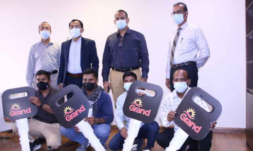 ഗ്രാൻഡ് ഹൈപ്പർമാർക്കറ്റ് ഷോപ് ആൻഡ് വിൻ വിജയികൾക്ക് സമ്മാന വിതരണം